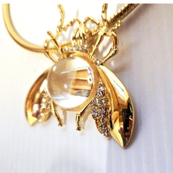 NWT ⚜️🤍⚜️ Natasha Gorgeous Bee Pendant Statement Necklace - Picture 7 of 12